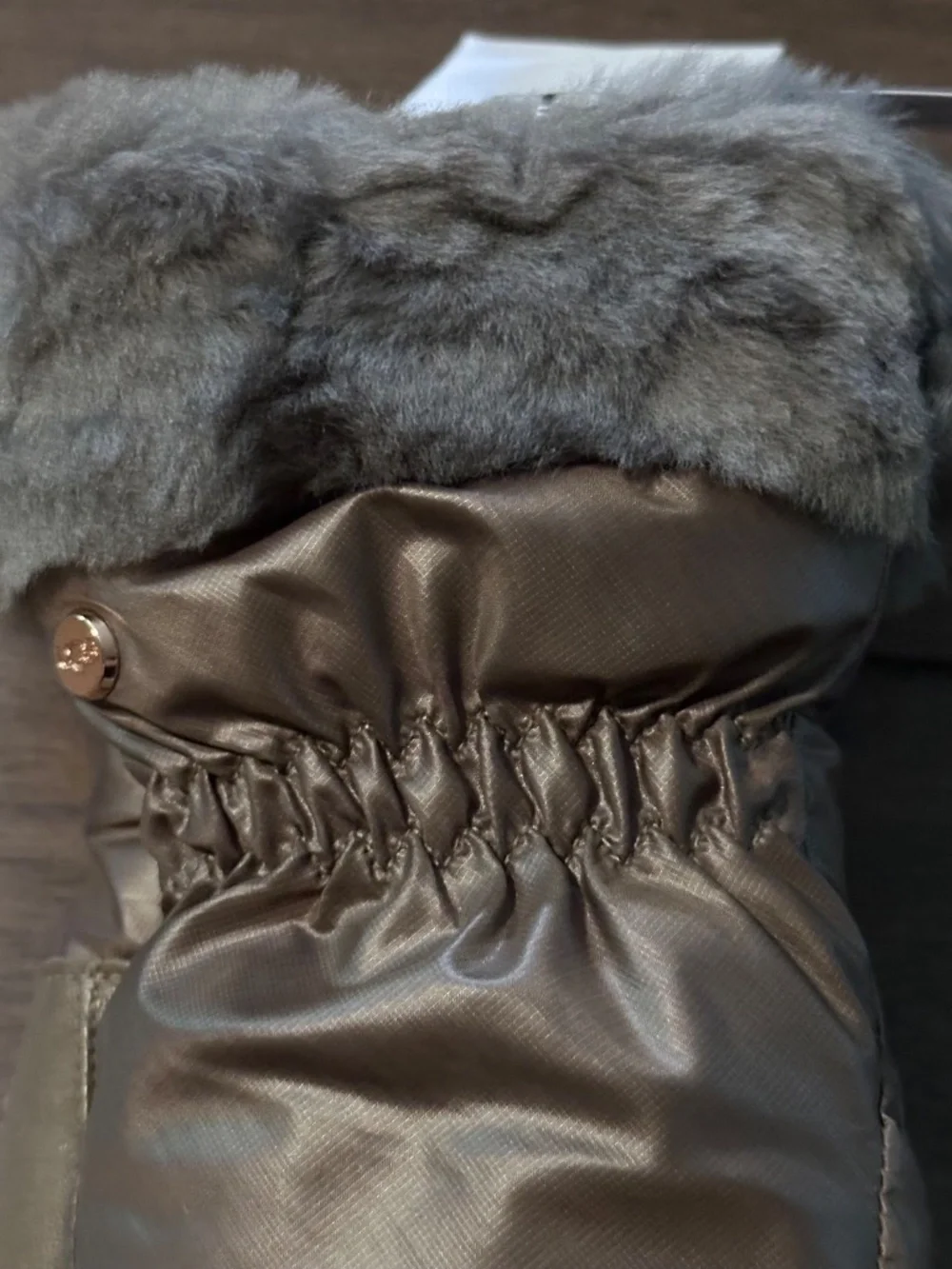 NWT‎ UGG Women's Shearling Cuff Smart Tech Enabled Gloves Stormy Gray S/M